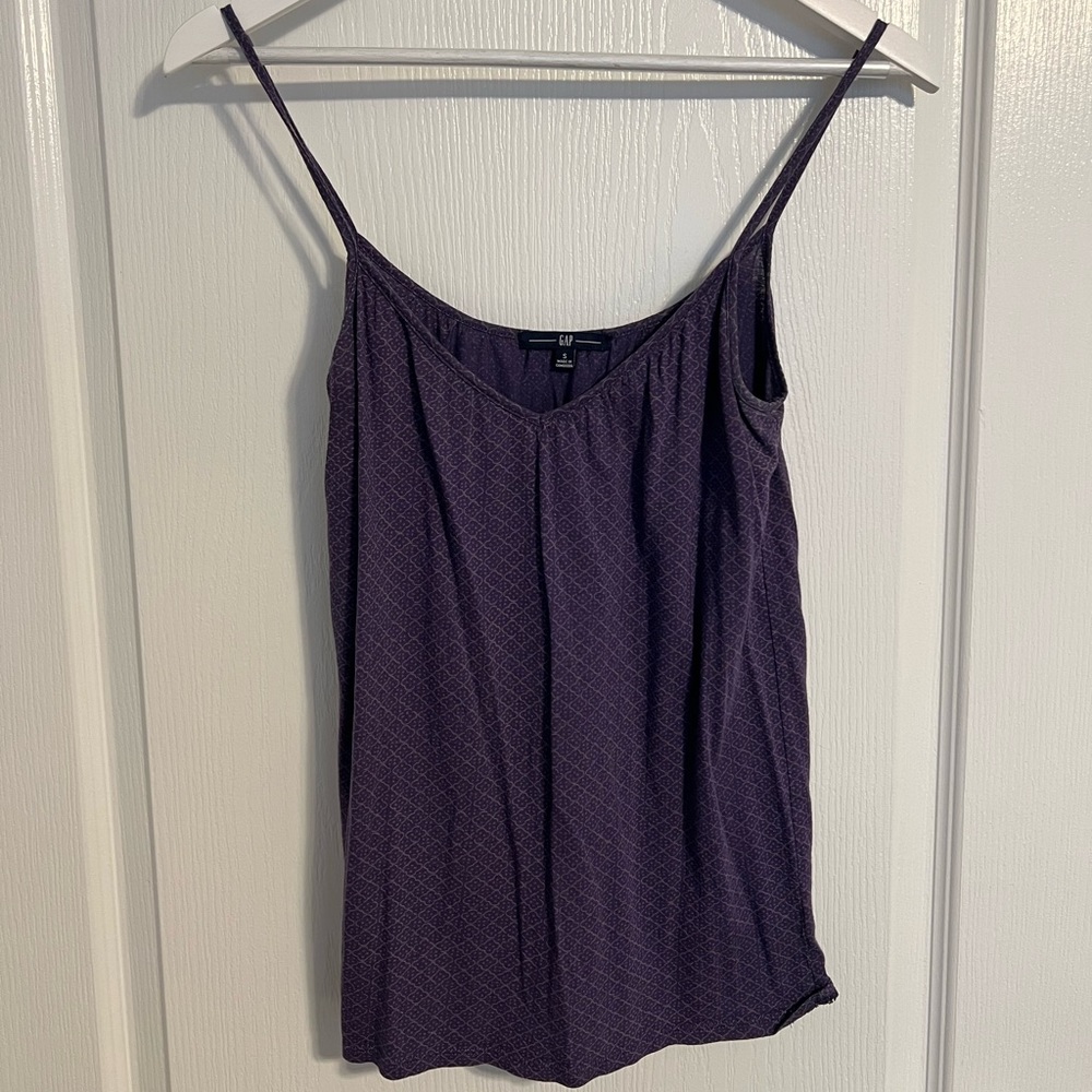 Purple subtle detail GAP top small
